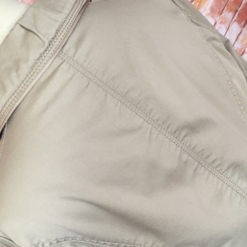 White House Black Market Tan
Tailored Cropped Button-Front Jacket - Picture 8 of 10
